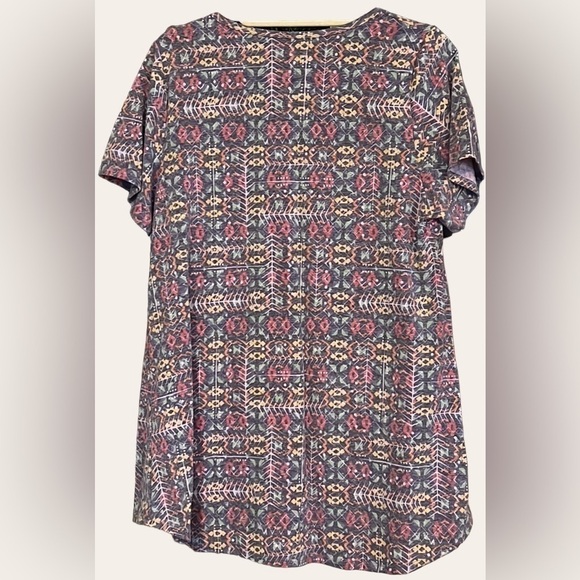 LULAROE Classic Tee Faded Look  Multi Color Fishbone Pattern, Size Large, GUC. - Picture 6 of 8